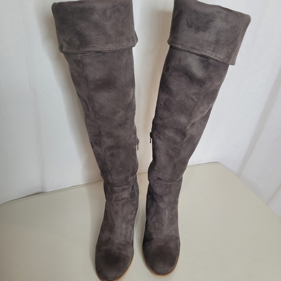 Melrose and Market Gray Faux Suede Over-The-Knee Stacked Heel Boots - Size 9.5 - Picture 8 of 16